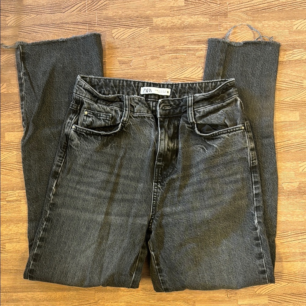 ZARA BLACK STRAIGHT LEG DEMIN JEANS SIZE 4